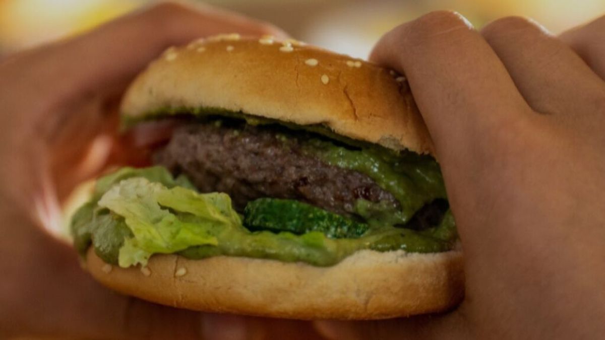 Un cliente encuentra un dedo humano en una hamburguesa que perdió un trabajador al moler la carne
