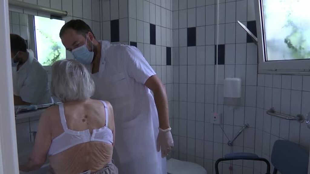 Francia: la vacunación obligatoria de los sanitarios contra la covid entra en vigor