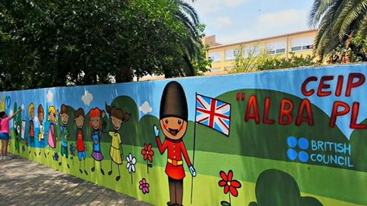 Las dos hermanas del colegio de Cáceres no podrán entrar sin mascarilla y recibirán las tareas realizadas por sus compañeros Las dos hermanas del colegio de Cáceres no podrán entrar sin mascarilla y recibirán las tareas realizadas por sus compañeros