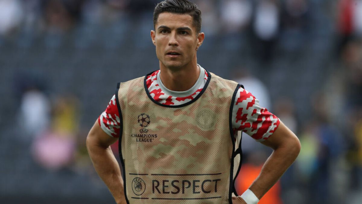 Cristiano Ronaldo deja noqueada a una agente de seguridad en el duelo de Champions del Manchester United Cristiano Ronaldo deja noqueada a una agente de seguridad en el duelo de Champions del Manchester United