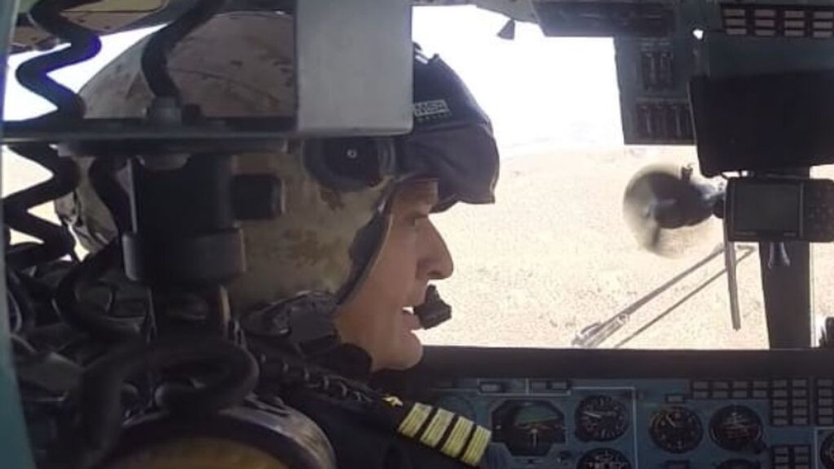José Moya, comandante de helicóptero de extinción de incendios: "En Málaga he descargado 1.100.000 litros de agua" José Moya, comandante de helicóptero de extinción de incendios: "En Málaga he descargado 1.100.000 litros de agua"