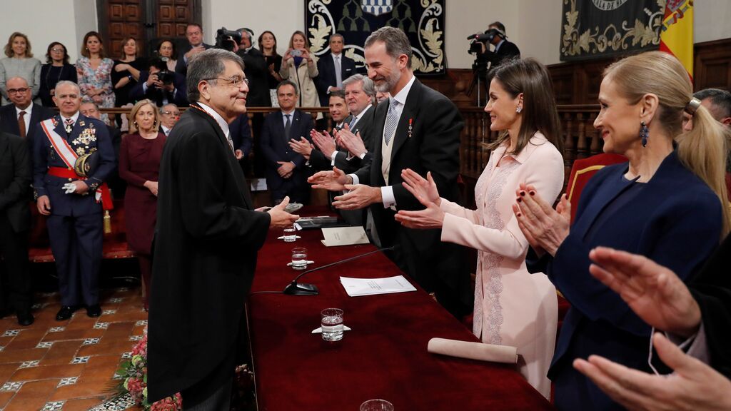 EuropaPress_1593742_reyes_entregan_premio_cervantes_escritor_sergio_ramirez