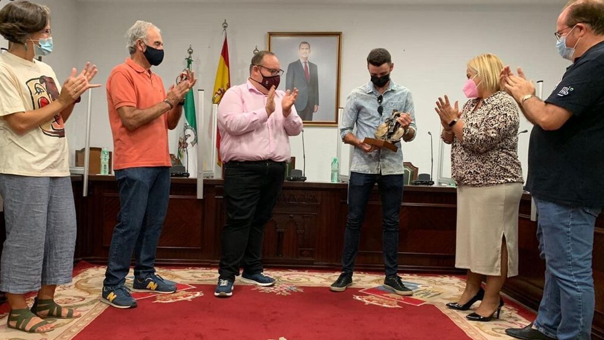 La Zubia homenaje a Álvaro Cuadros, primer ciclista granadino en la Vuelta a España desde hace una década La Zubia homenaje a Álvaro Cuadros, primer ciclista granadino en la Vuelta a España desde hace una década