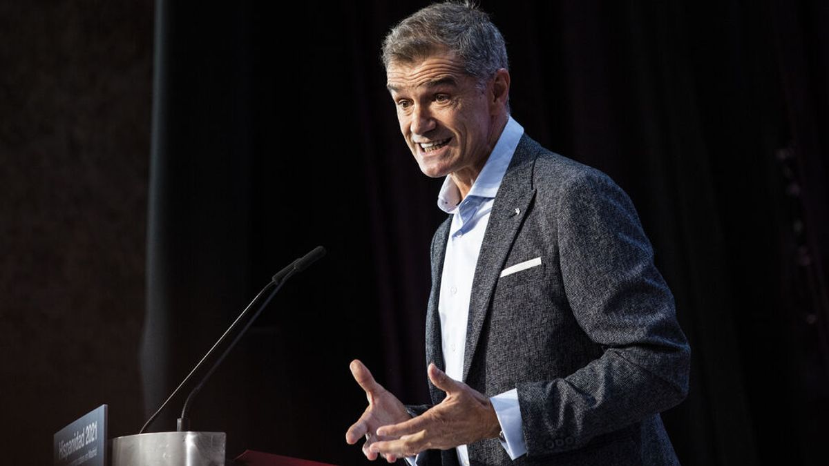 Ayuso y Cantó presentan la Oficina del Español con críticas a la política lingüística catalana Ayuso y Cantó presentan la Oficina del Español con críticas a la política lingüística catalana