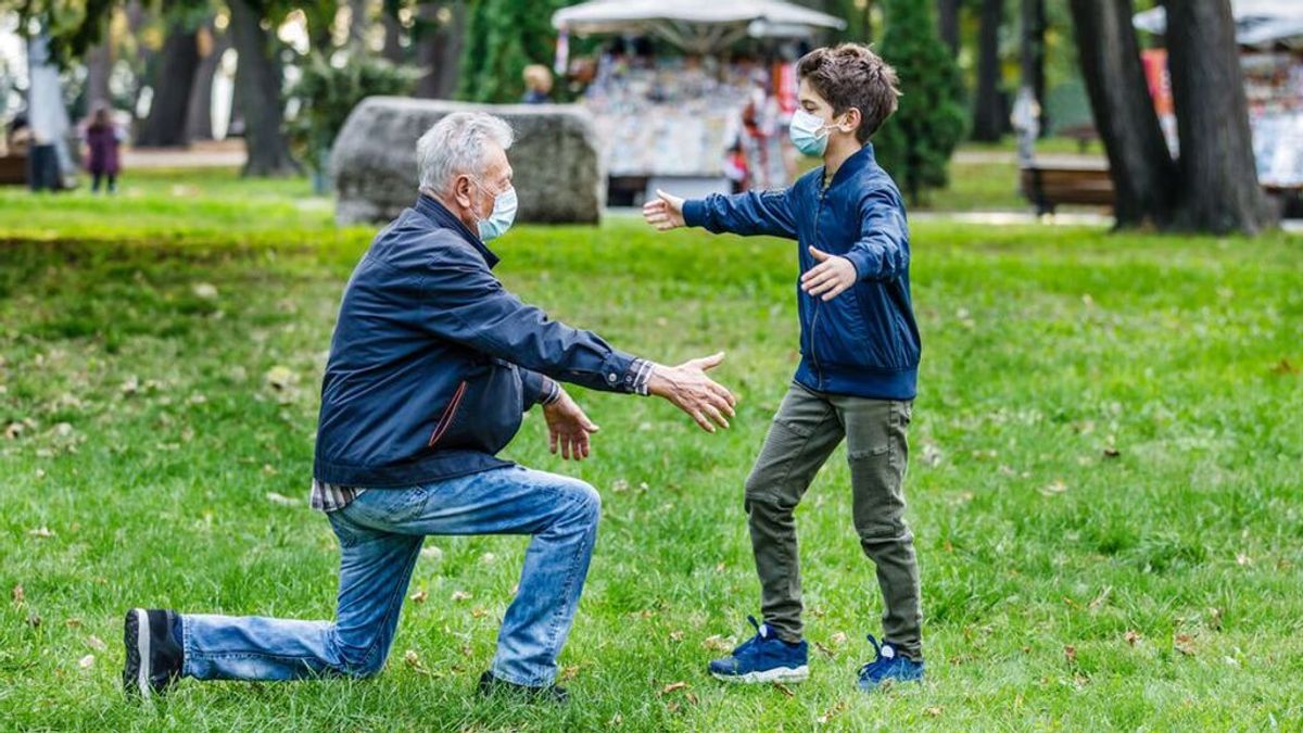 Vuelven los abrazos a las residencias de ancianos de la Comunidad Valenciana Vuelven los abrazos a las residencias de ancianos de la Comunidad Valenciana