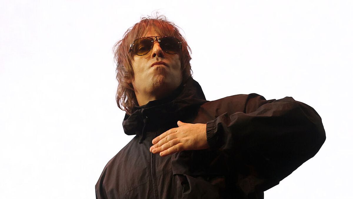Liam Gallagher aparece con la cara magullada tras sufrir un accidente: asegura que se ha caído de un helicóptero