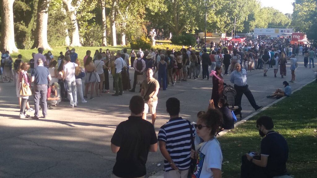 Largas colas en la Feria del Libro de Madrid