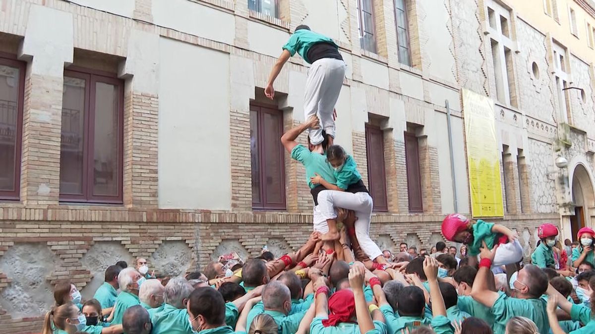Vuelven los 'castells' bajo las nuevas restricciones en Cataluña: "La espera ha sido muy larga y dura" Vuelven los 'castells' bajo las nuevas restricciones en Cataluña: "La espera ha sido muy larga y dura"
