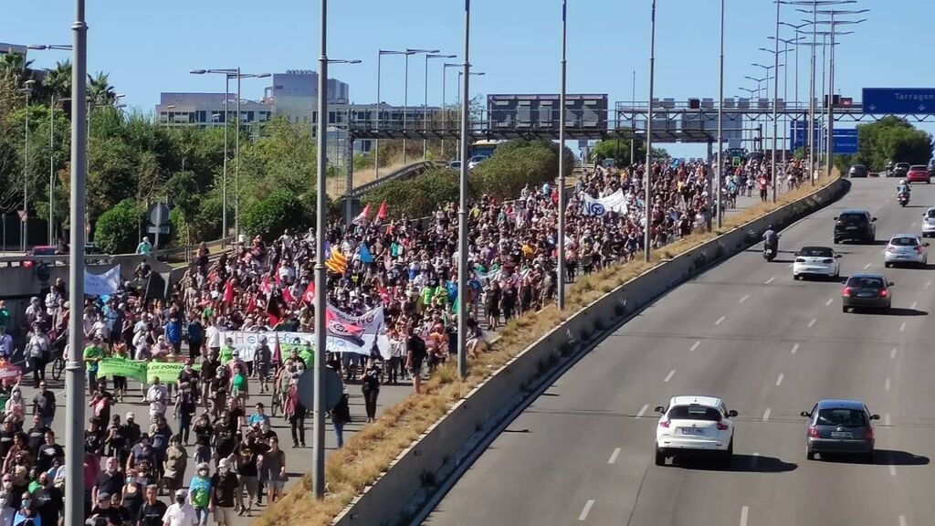 Manifestación contra la ampliación del aeropuerto de El Prat