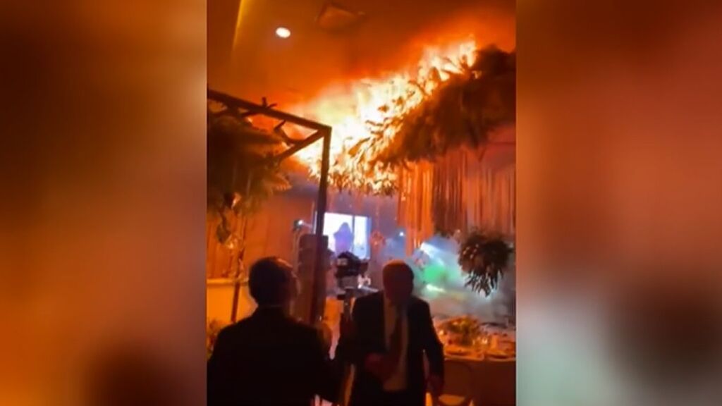 Pánico entre los invitados de una boda después de que la pirotecnia causara un incendio en el baile nupcial