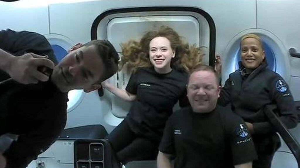 Vuelven a la Tierra los cuatro tripulantes de SpaceX, primer vuelo espacial de astronautas aficionados