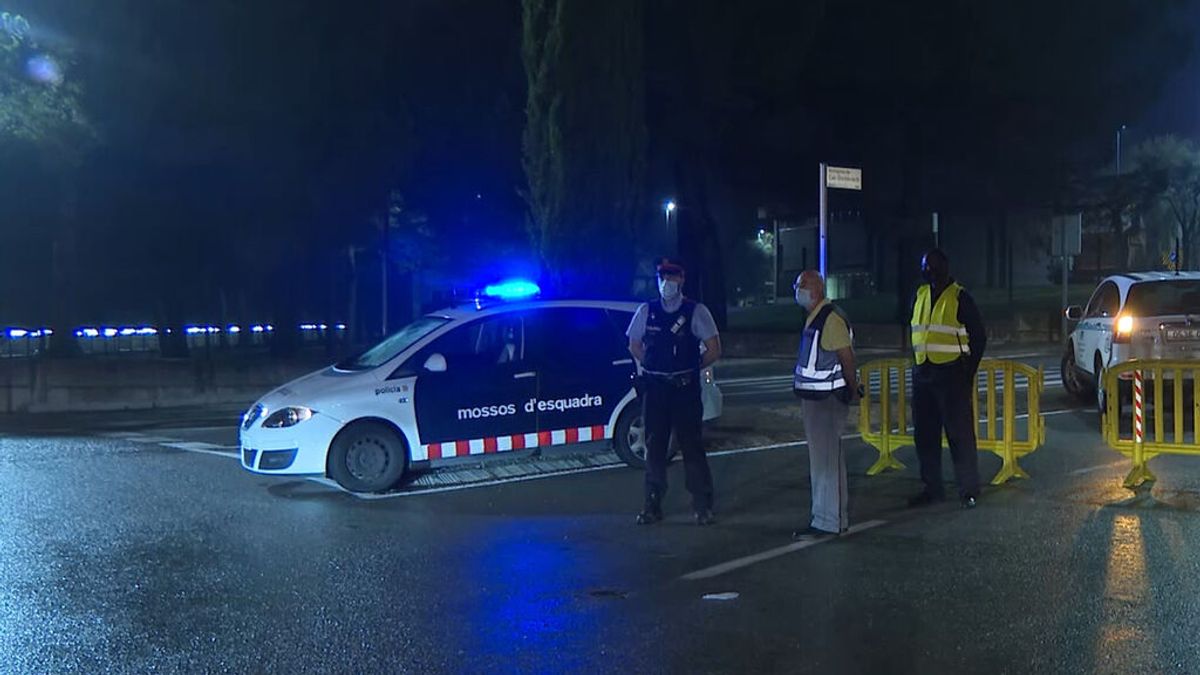 El Govern condena el macrobotellón en la UAB, blindada por los Mossos para evitar más fiestas El Govern condena el macrobotellón en la UAB, blindada por los Mossos para evitar más fiestas
