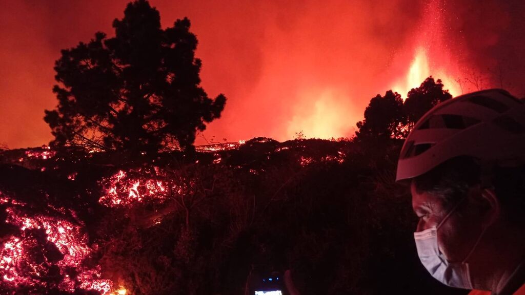 Se inicia la evacuación de 5.000 personas en La Palma y recomiendan protegerse de las cenizas