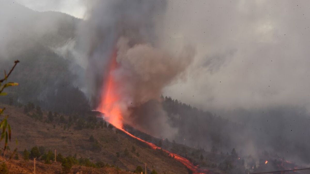 Suspenden las clases en El Paso, Los Llanos de Aridane y Tazacorte en La Palma tras la erupción del volcán