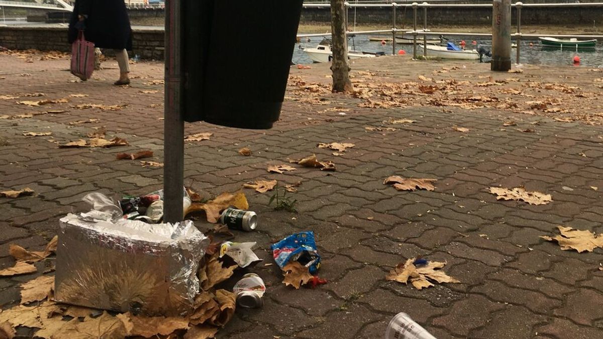 Decomisan 500 litros de alcohol tras una quedada de un millar de jóvenes en Getxo Decomisan 500 litros de alcohol tras una quedada de un millar de jóvenes en Getxo