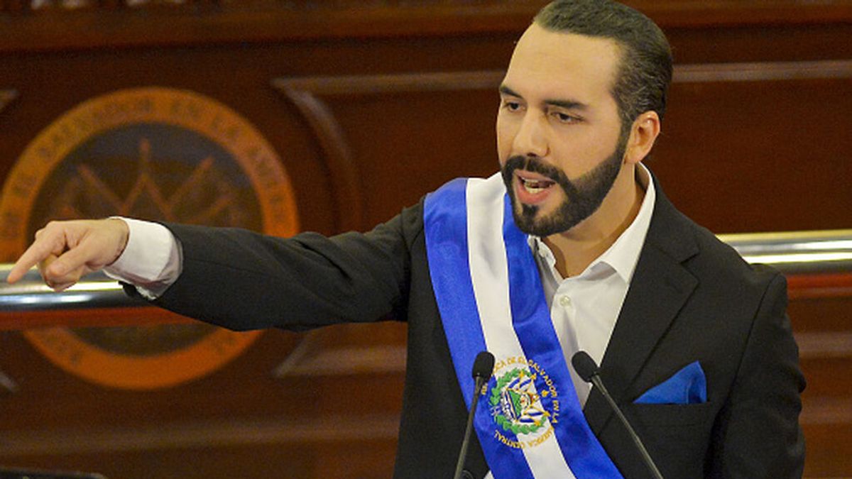 Bukele se autodefine como "dictador de El Salvador" en Twitter Bukele se autodefine como "dictador de El Salvador" en Twitter