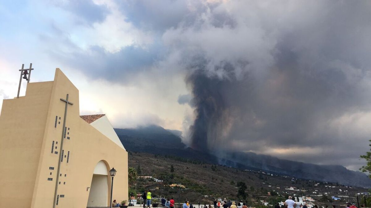 Pirocúmulo sobre La Palma: cómo podría generar rayos la nube volcánica