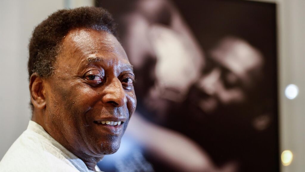 Pelé, tras ser operado de un tumor: "Cada día estoy un poco mejor"