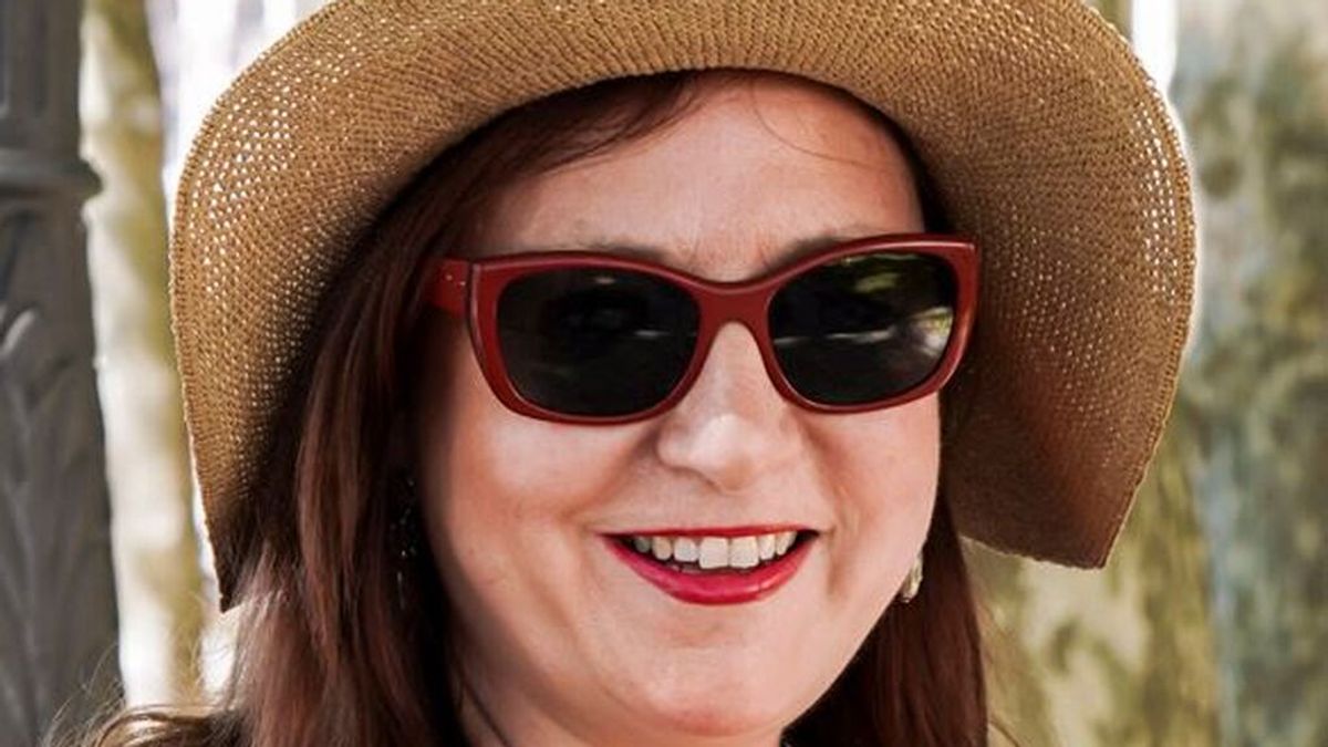 Miren Agur Meabe logra el primer Premio Nacional de Poesía concedido a una obra en euskera Miren Agur Meabe logra el primer Premio Nacional de Poesía concedido a una obra en euskera