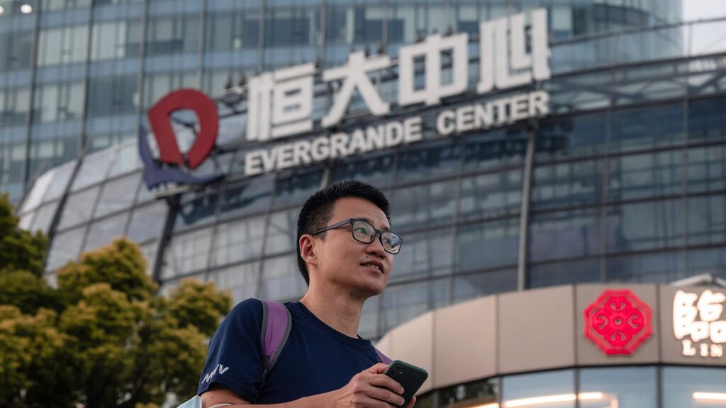 "Devolvednos el dinero", la quiebra del gigante inmobiliario Evergrande amenaza con un 'Lehman Brothers chino'