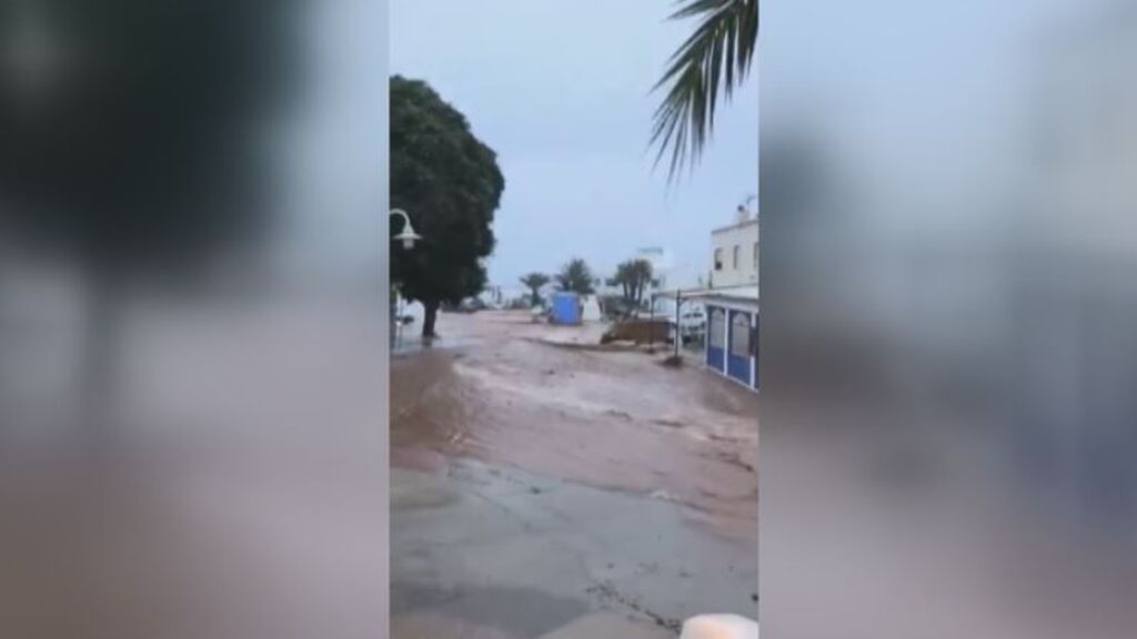 Las fuertes lluvias dejan trombas de agua en varios puntos de Almería