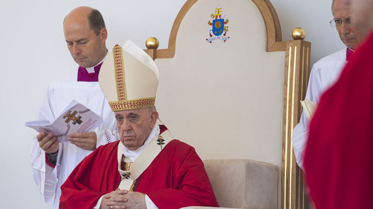 El Papa revela que tras su operación "algunos le querían muerto" y hubo reuniones de prelados para preparar cónclave El Papa revela que tras su operación "algunos le querían muerto" y hubo reuniones de prelados para preparar cónclave