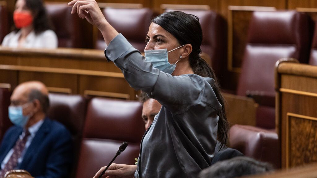 Olona se encara con una periodista del Congreso