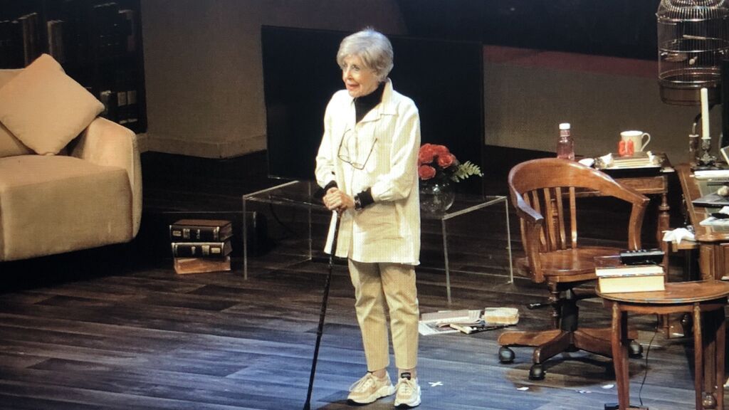 La ovación a una emocionada Concha Velasco en su despedida de los teatros