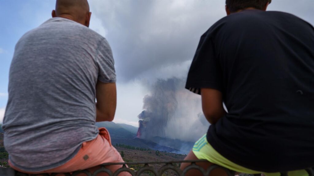 Multas para quienes se acerquen a ver el volcán de La Palma de cerca