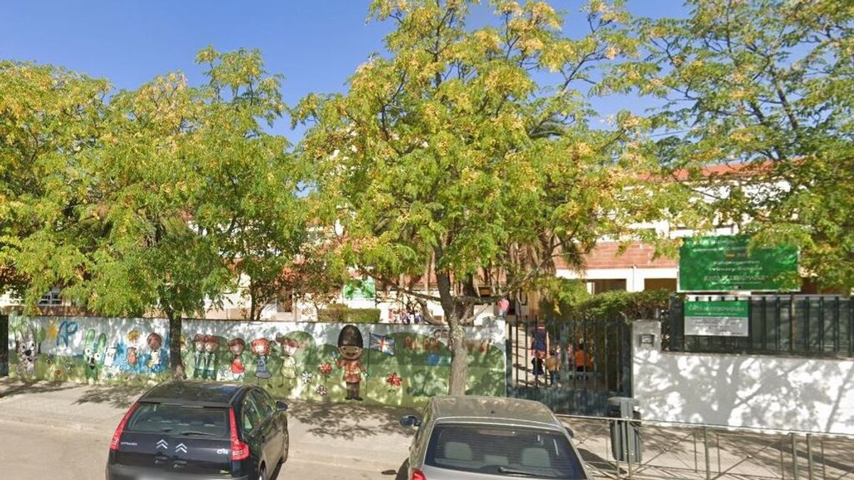 Regresan a clase con mascarilla las dos hermanas del colegio de Cáceres que no querían llevarla Regresan a clase con mascarilla las dos hermanas del colegio de Cáceres que no querían llevarla