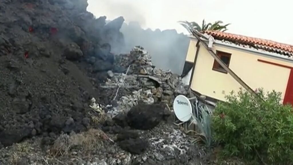 Las coladas de lava del volcán de La Palma arrasan numerosas viviendas: más de mil están en riesgo