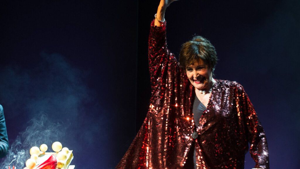 Concha Velasco celebrando su 73 cumpleaños en el teatro La Latina de Madrid