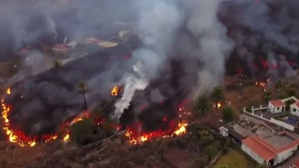 El avance imparable de la lava a vista de dron