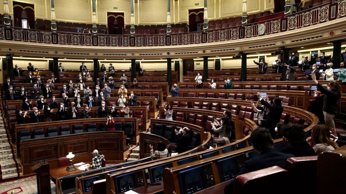 El Congreso aprueba su presupuesto de 2022 y renuncia a subir el sueldo a los diputados un 2% El Congreso aprueba su presupuesto de 2022 y renuncia a subir el sueldo a los diputados un 2%