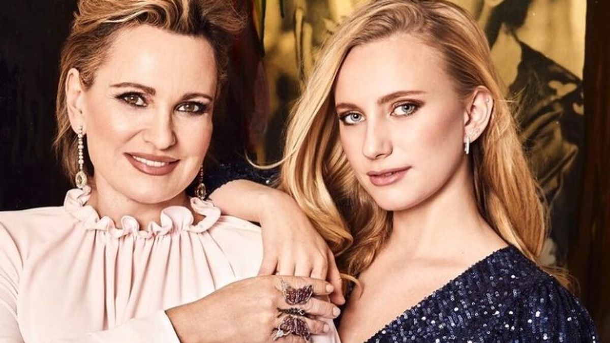 Sarah Croft, la hija de Ainhoa Arteta, en el punto de mira del culebrón: "Lo está contando todo" Sarah Croft, la hija de Ainhoa Arteta, en el punto de mira del culebrón: "Lo está contando todo"