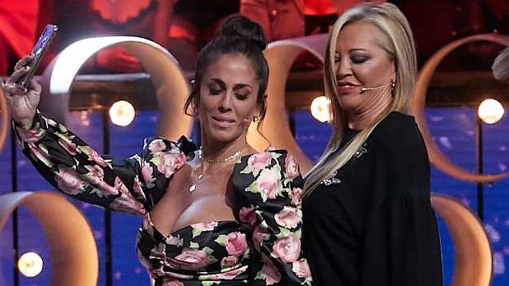 Anabel termina por los suelos y convertida en stripper durante su despedida de soltera de 'Sálvame'