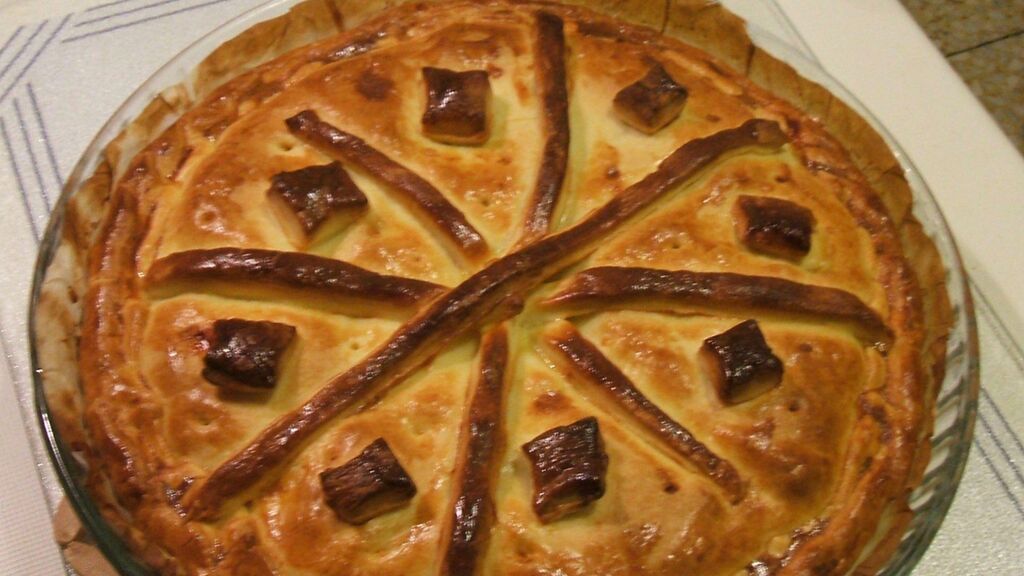 Empanada gallega de atún