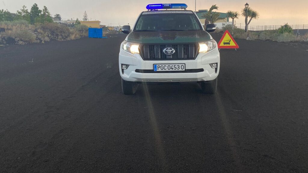 210922 coche guardia civil ceniza