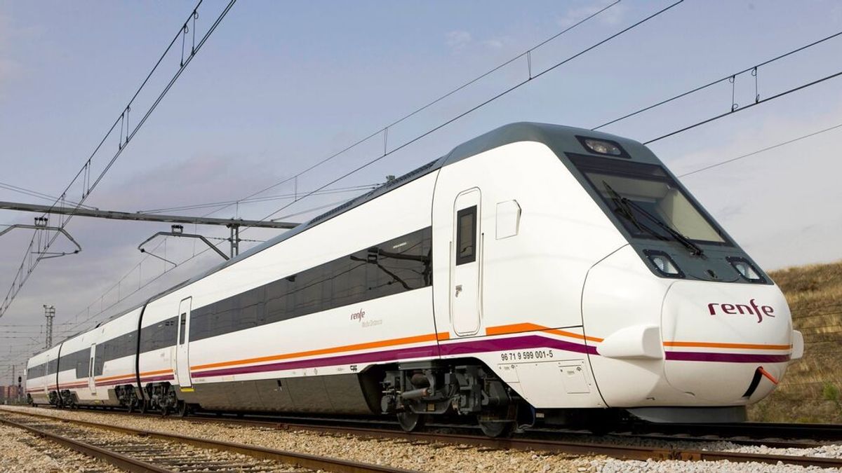Muere una mujer al ser arrollada por un tren en un paso a nivel de la localidad vallisoletana de Valdestillas Muere una mujer al ser arrollada por un tren en un paso a nivel de la localidad vallisoletana de Valdestillas