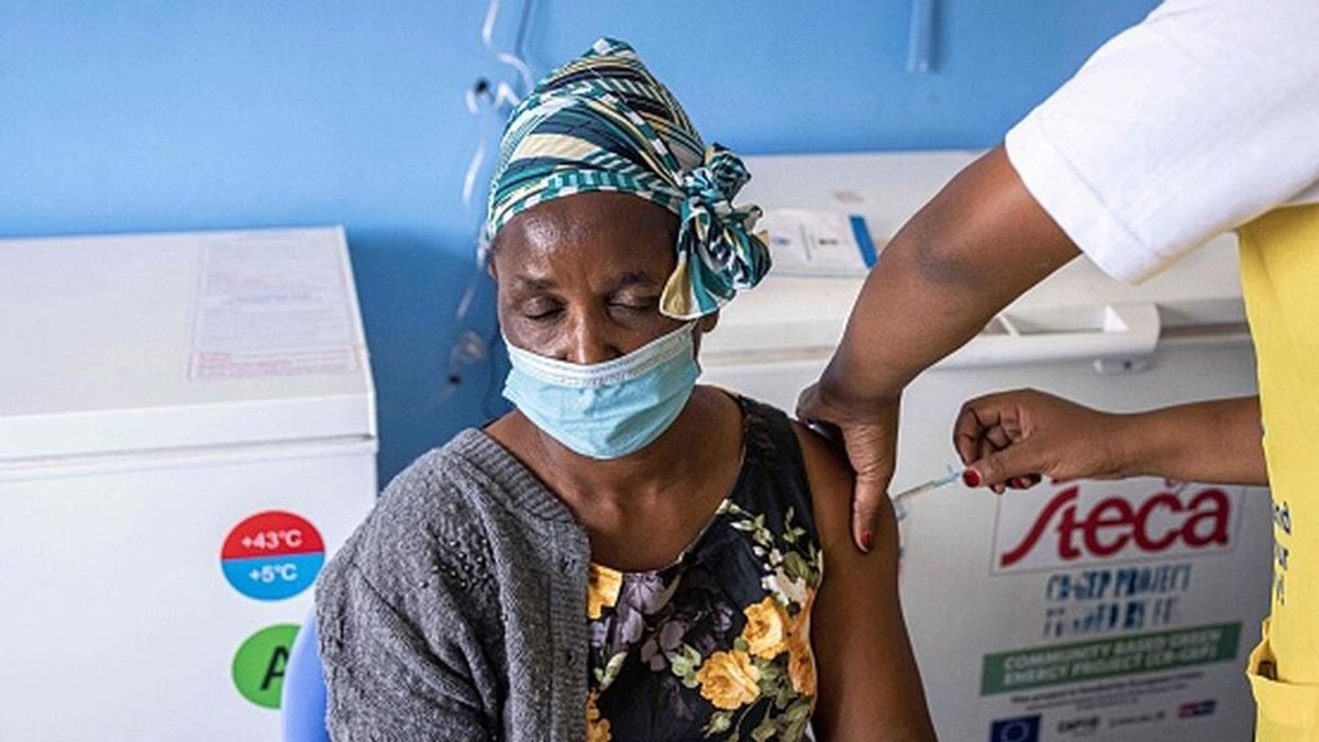 Biden promete 500 millones más de dosis de vacunas para países en desarrollo