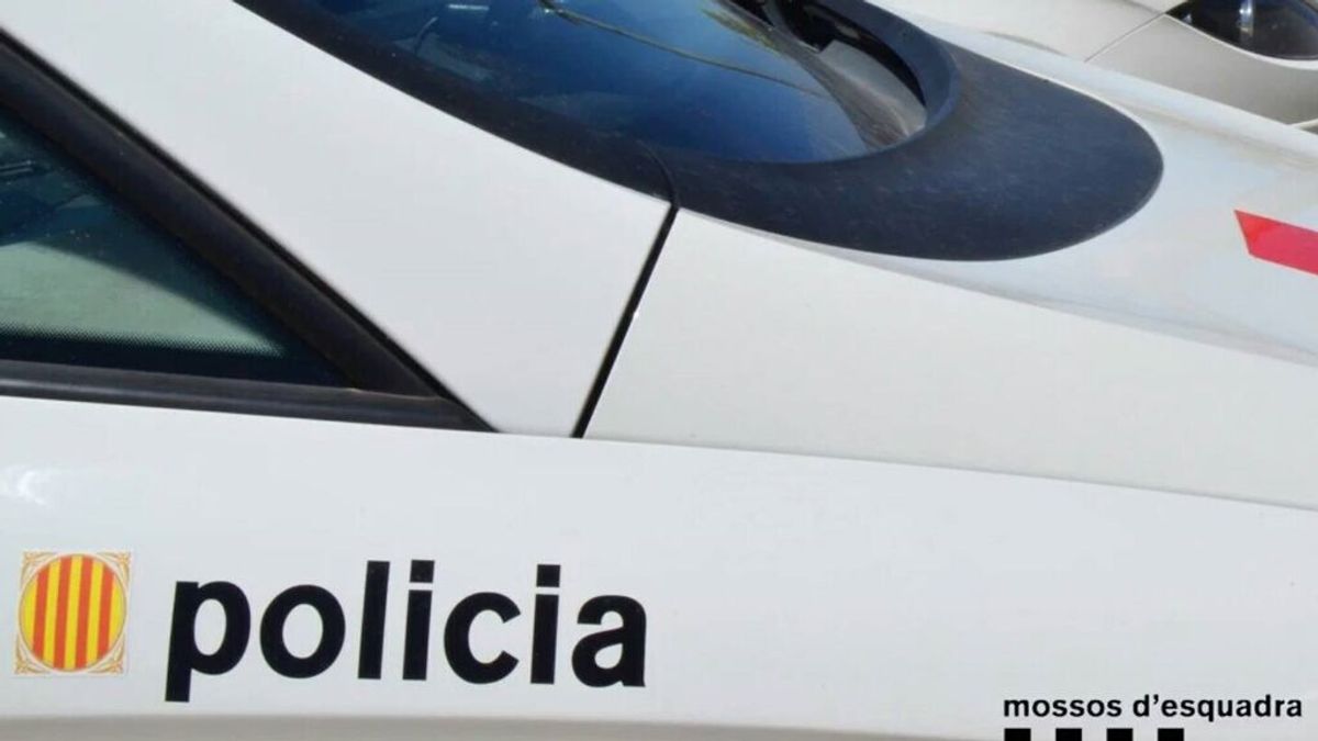 Hallado un cadáver en el interior de un coche en llamas en Albinyana, Tarragona Hallado un cadáver en el interior de un coche en llamas en Albinyana, Tarragona