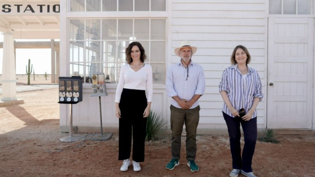 Isabel Díaz Ayuso, en el rodaje de la película de Wes Anderson en Chinchón
