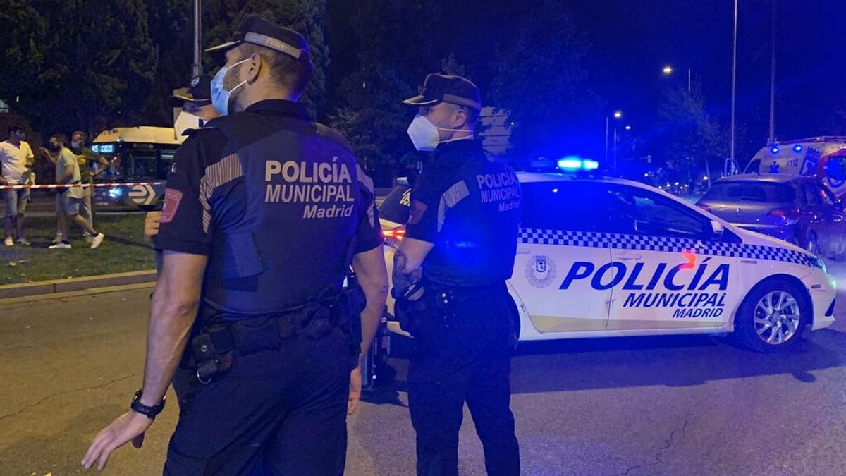 Drones, perros y 300 policías vigilarán los botellones del fin de semana en Madrid Drones, perros y 300 policías vigilarán los botellones del fin de semana en Madrid