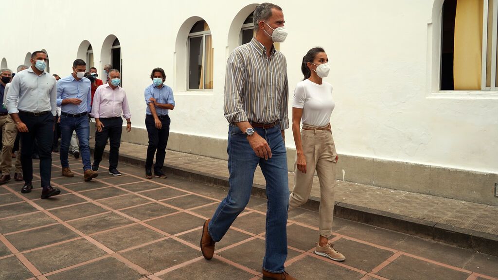 Los reyes de España visitan la Palma para arropar a sus vecinos