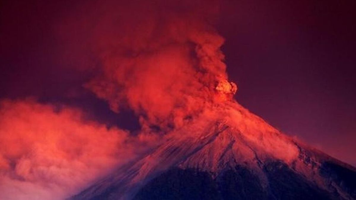 El volcán de Fuego en Guatemala entra en erupción