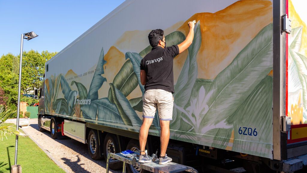 Arte y sostenibilidad se unen en este camión que absorbe CO2
