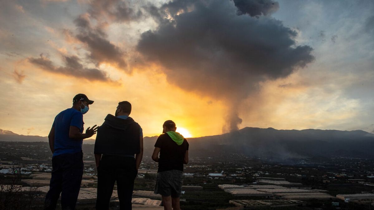 Palmeros de Madrid se organizan para recabar ayuda para los afectados por la erupción en la isla Palmeros de Madrid se organizan para recabar ayuda para los afectados por la erupción en la isla