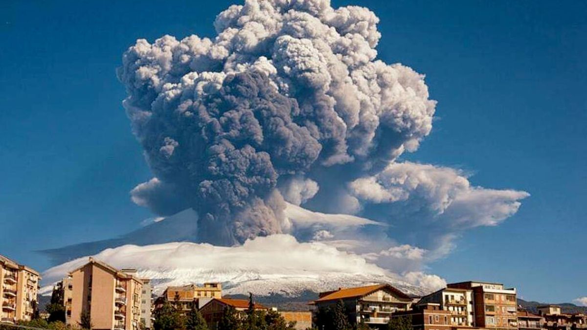 EuropaPress_3567148_16_february_2021_italy_catania_mount_etna_erupts_in_sicily_island_the EuropaPress_3567148_16_february_2021_italy_catania_mount_etna_erupts_in_sicily_island_the