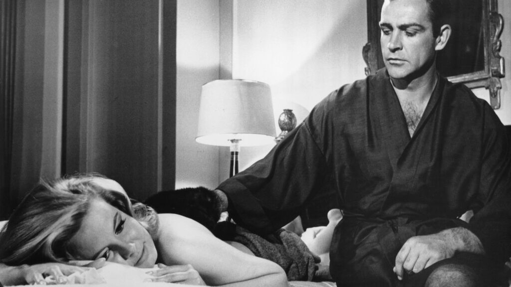 Sean Connery y Molly Peters en 'Thunderball' (1962)