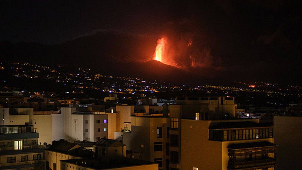 Aumentan las erupciones explosivas en el volcán de Cumbre Vieja